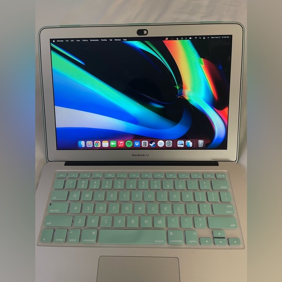 Apple MacBook Air Laptop 2017 13” - Picture 9 of 10